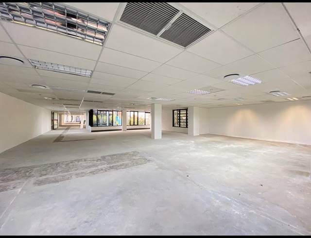 336M² OFFICE TO LET IN BRYANSTON